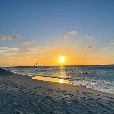 Yoyita Suites Aruba (Adults Only) Palm Beach Exterior photo