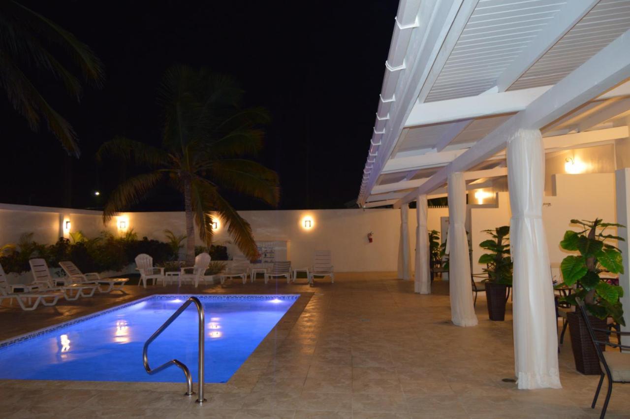 Yoyita Suites Aruba (Adults Only) Palm Beach Exterior photo