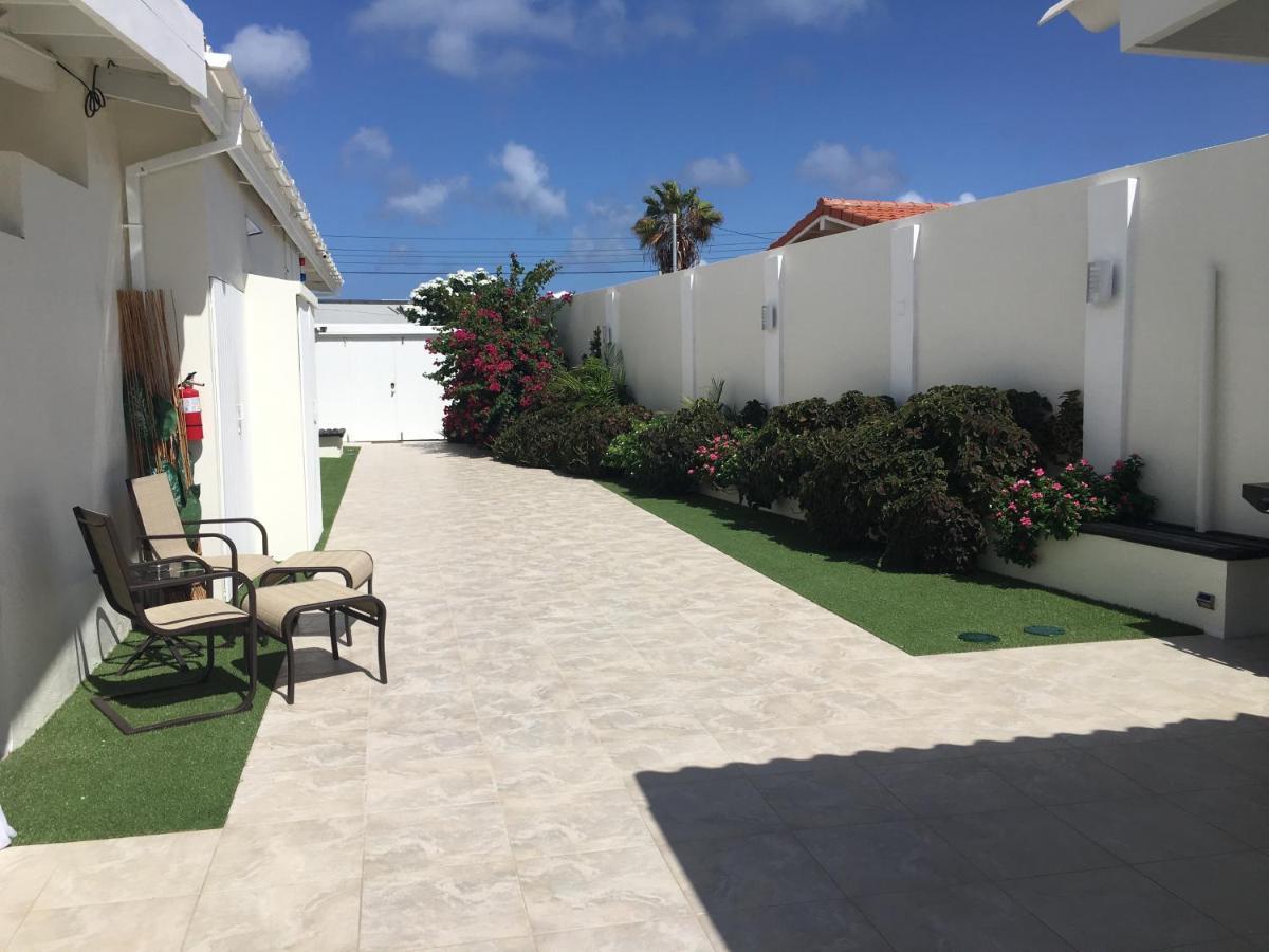 Yoyita Suites Aruba (Adults Only) Palm Beach Exterior photo